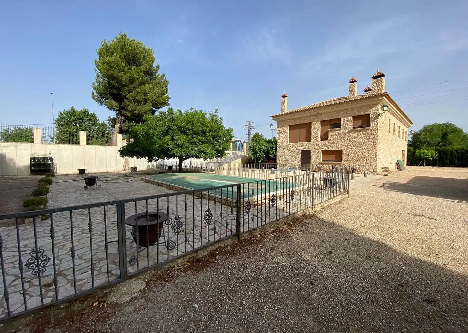 Vista exterior de Casa o xalet en venda en Villena amb Terrassa