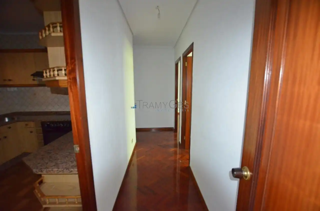 Piso en venta en Tui con Calefacción, Parquet y Trastero