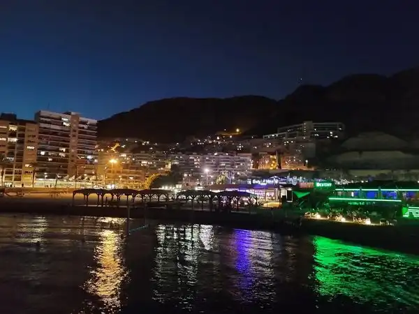 Außenansicht von Wohnungen zum Verkauf in Roquetas de Mar mit Klimaanlage, Heizung und Terrasse