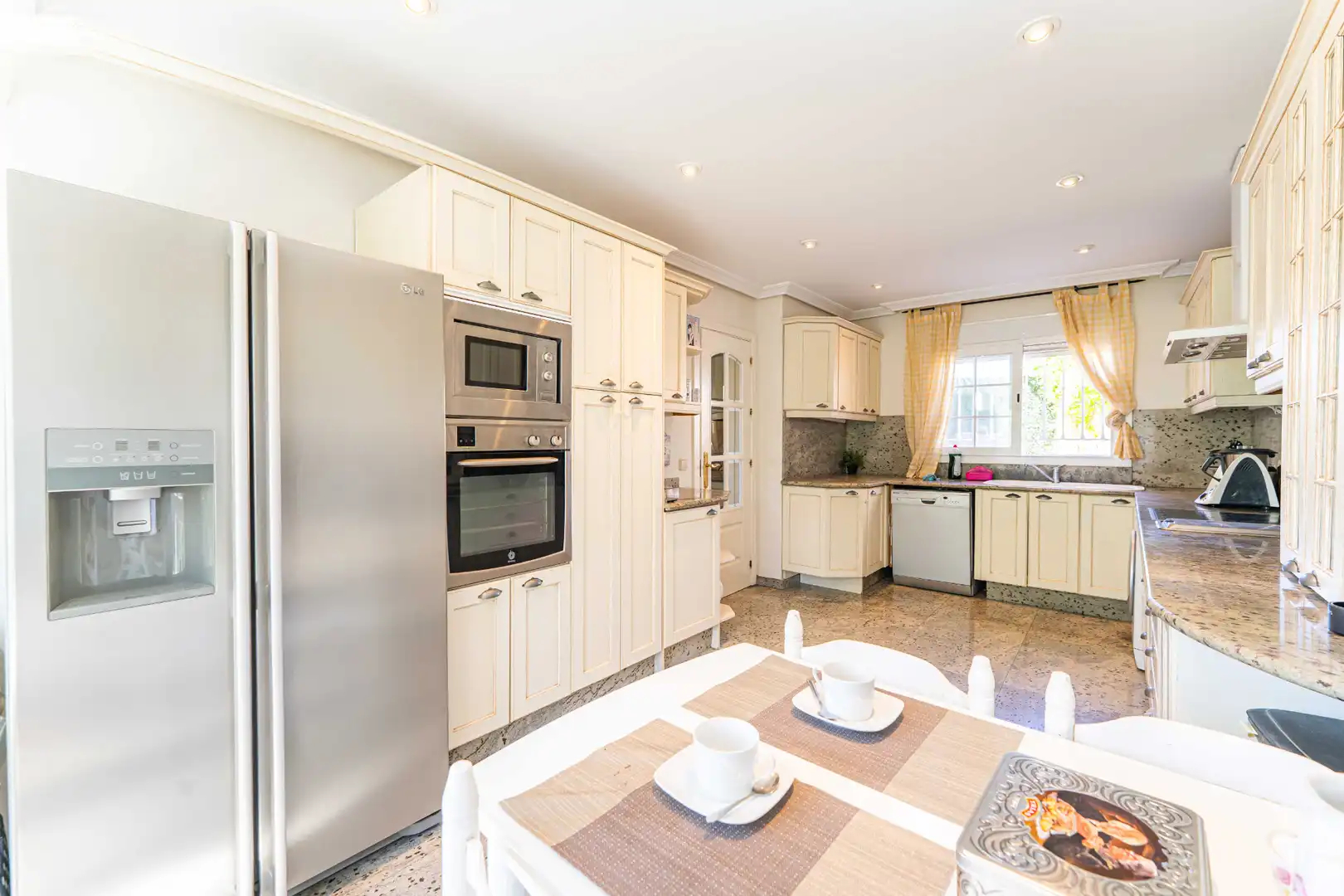 Cocina de Casa adosada en venta en Torrelodones con Calefacción, Jardín privado y Terraza