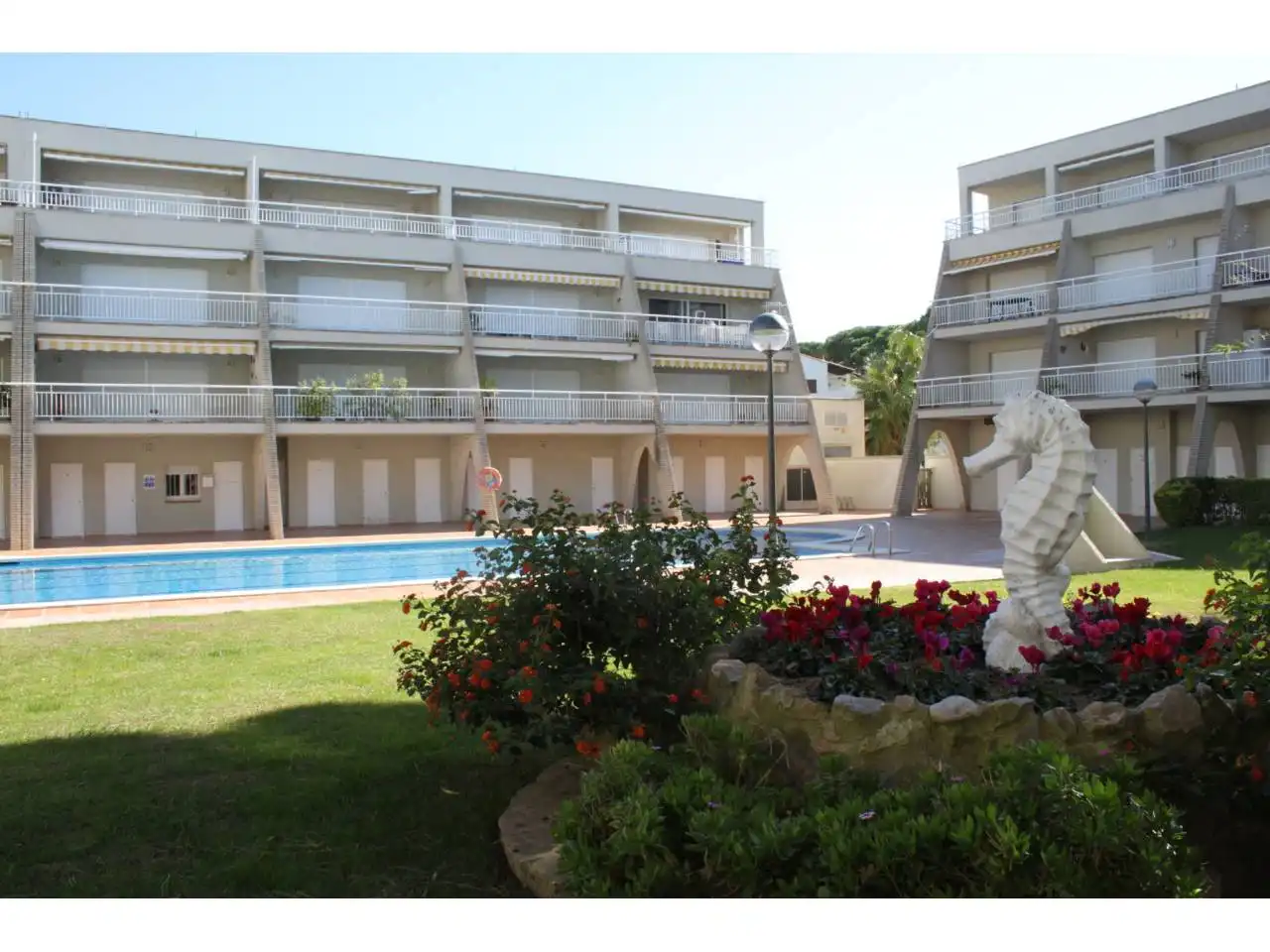 Vista exterior de Piso en venta en L'Escala con Aire acondicionado, Calefacción y Terraza