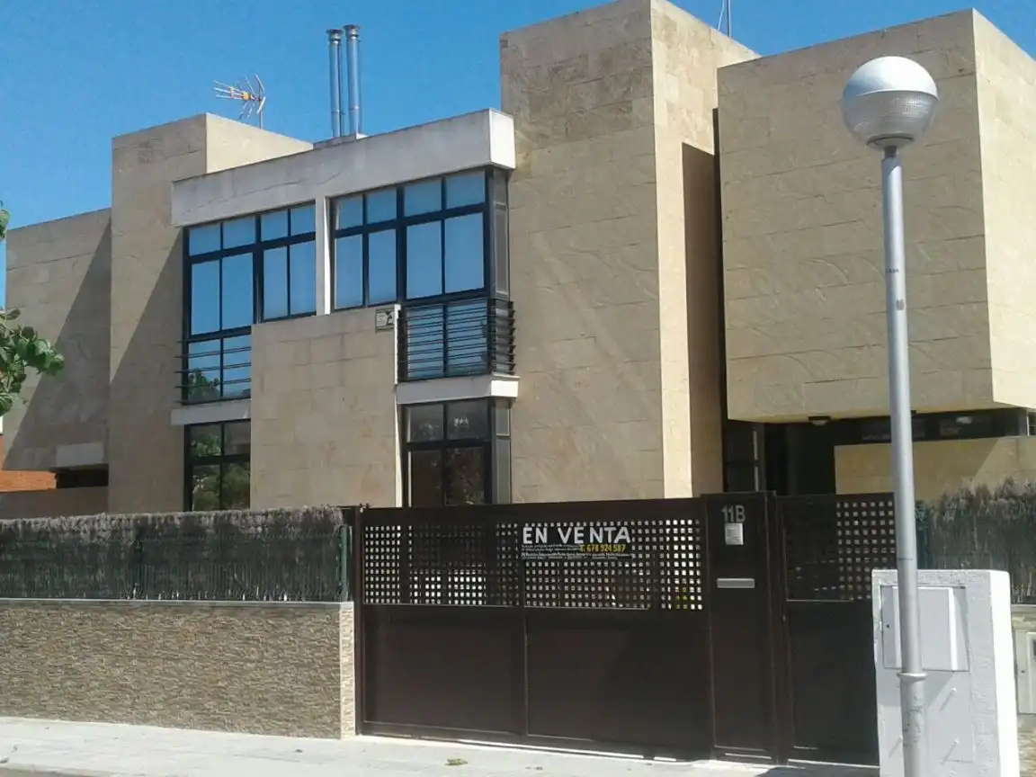 Villa con giardino in vendita a Carrer del Rescat 11B