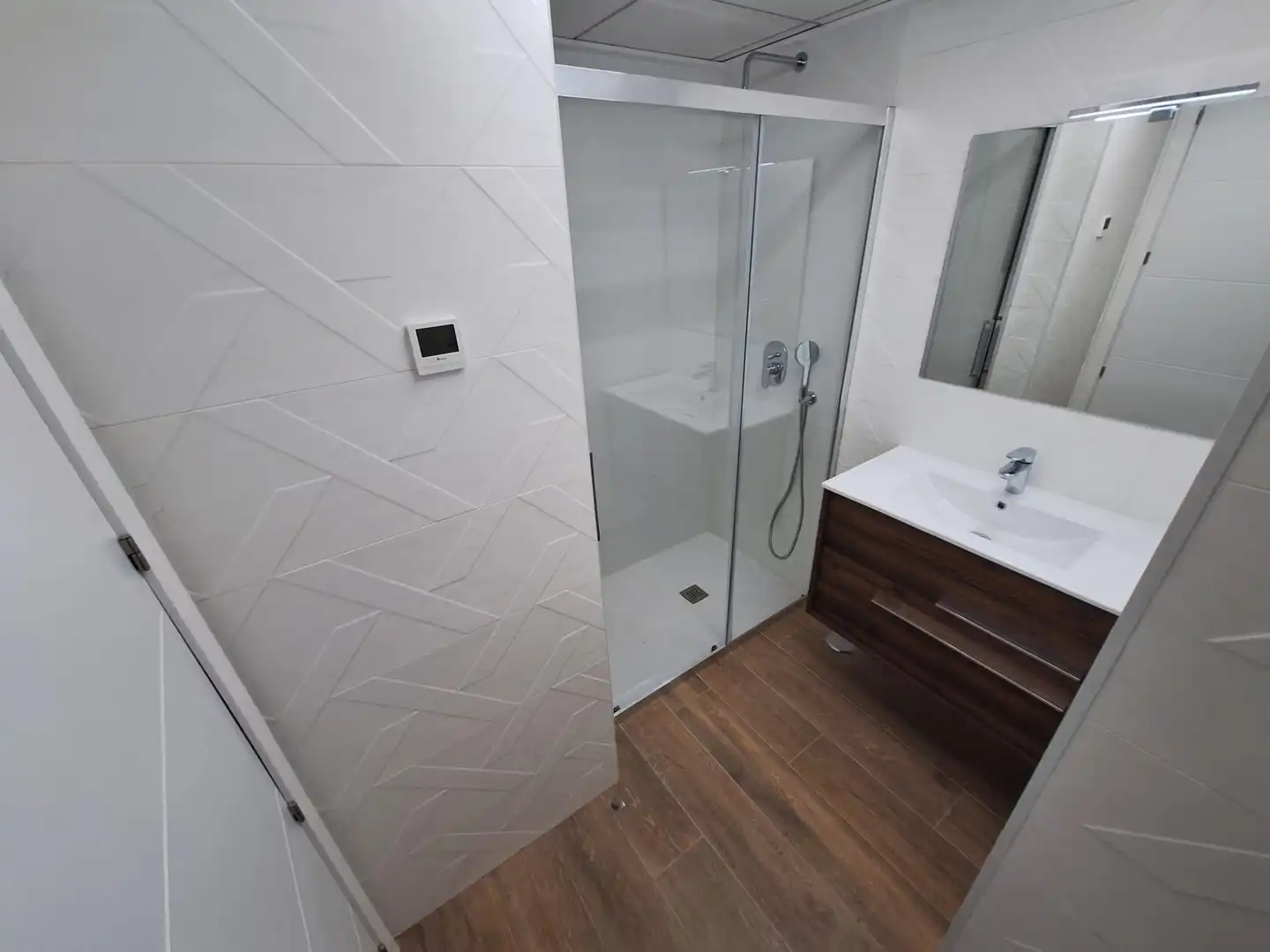 Baño de Apartamento de alquiler en Torrevieja con Aire acondicionado, Calefacción y Amueblado