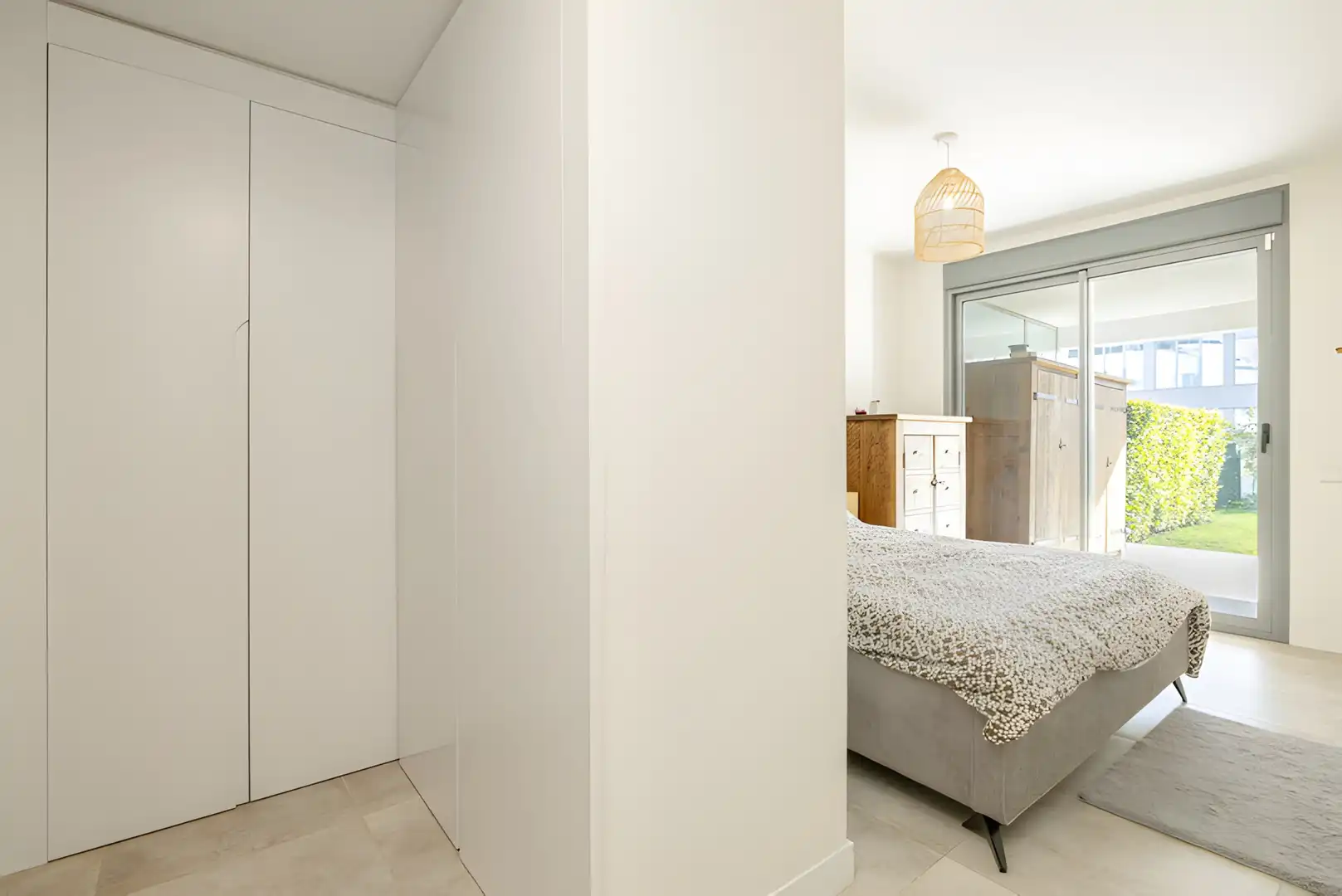 Dormitori de Apartament en venda en Estepona amb Aire condicionat, Jardí privat i Terrassa