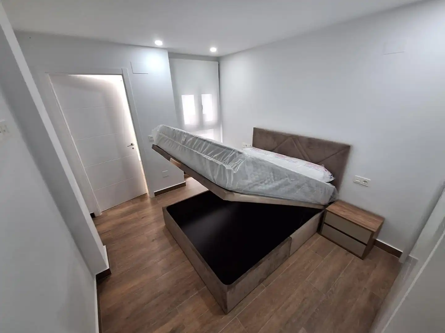 Habitación de Apartamento de alquiler en Torrevieja con Aire acondicionado, Calefacción y Amueblado