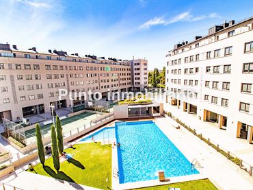 Pis amb piscina de lloguer a Calle de la Moraña
