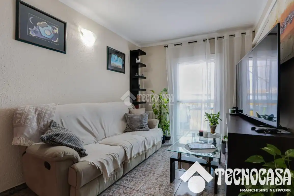Living room of Flat for sale in Santa Coloma de Gramenet  with Air Conditioner, Heating and Balcony
