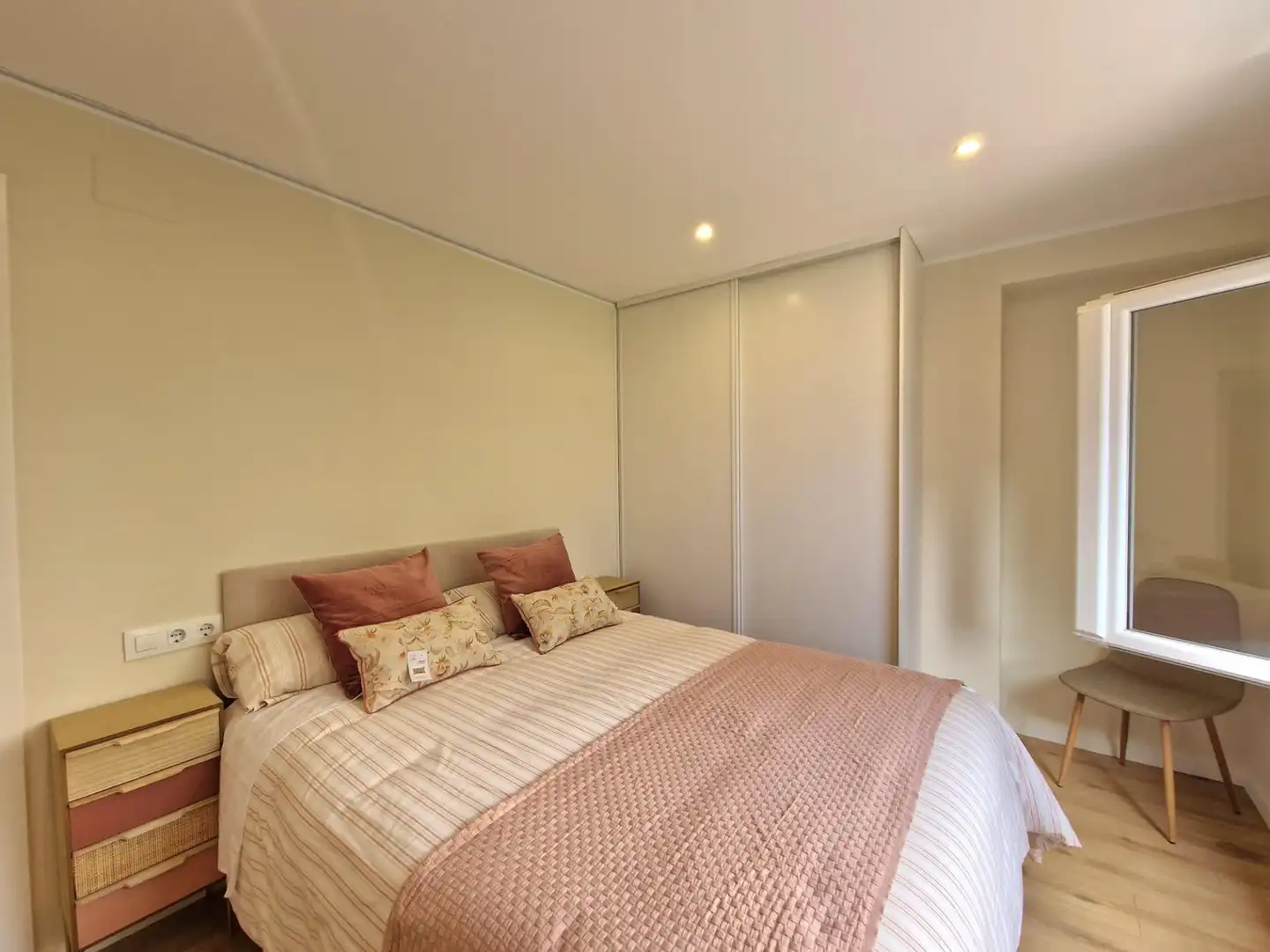 Flat with terrace to rent in Calle TRASMIERA, imagen 3