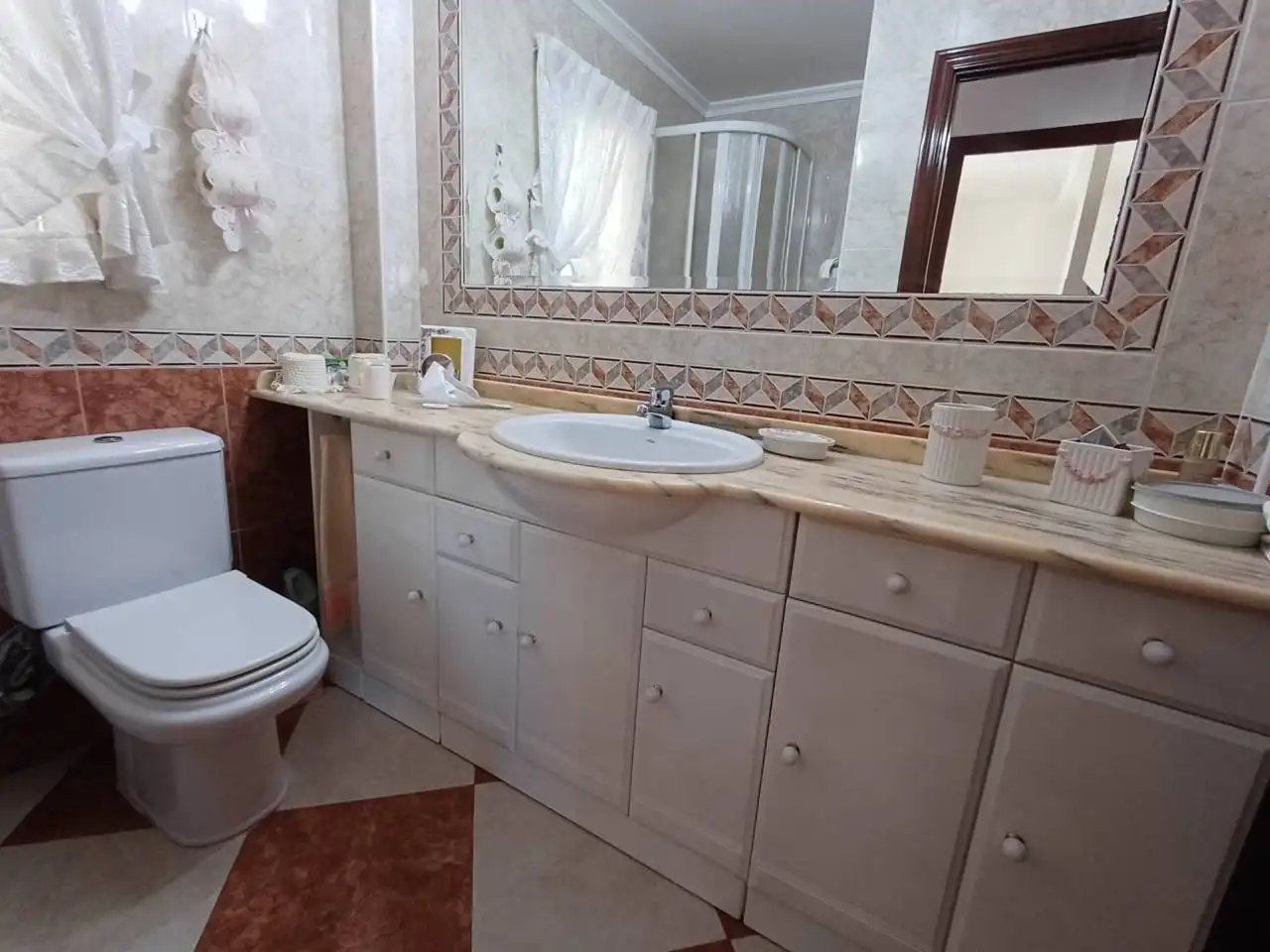 Badezimmer von Wohnung zum Verkauf in Huelva mit Klimaanlage