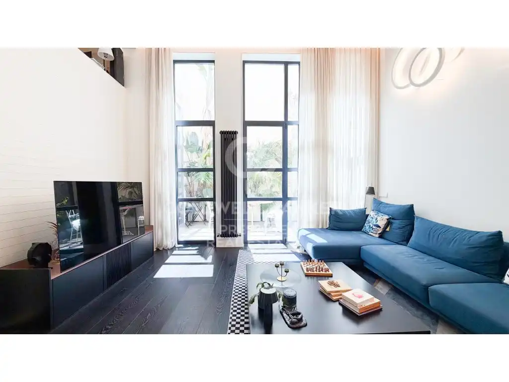 Sala d'estar de Dúplex en venda en Barcelona amb Aire condicionat, Terrassa i Forn