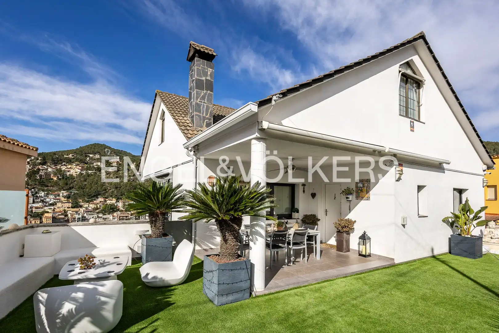 Vista exterior de Casa o xalet en venda en Vallirana amb Aire condicionat, Calefacció i Jardí privat