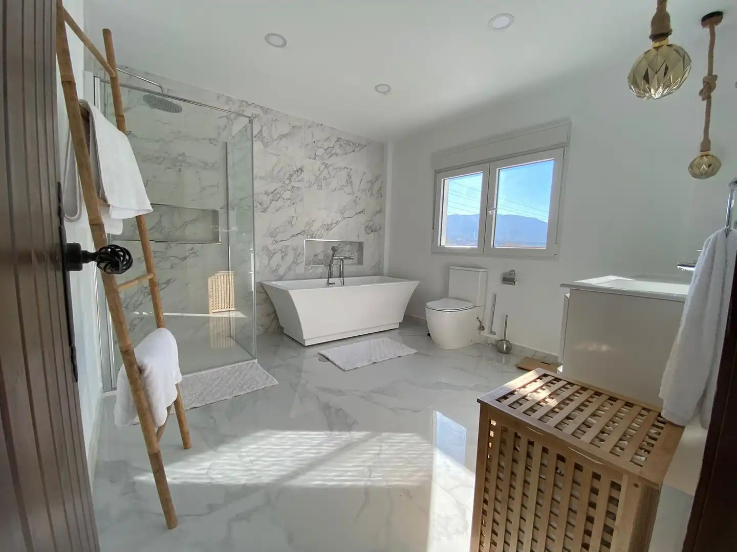 Bathroom of Houses for sale in Alhaurín de la Torre  with Air Conditioner, Heating and Terrace