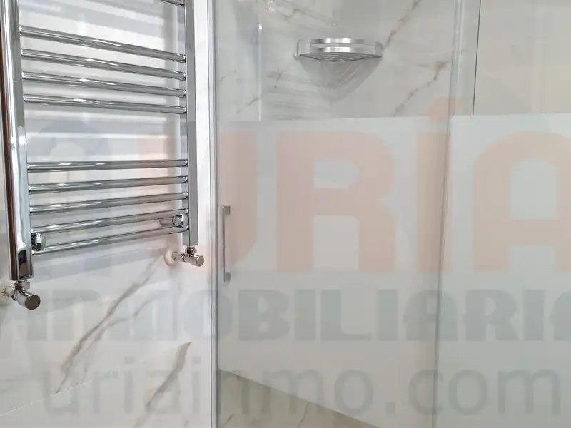 Baño de Piso de alquiler en Oviedo  con Calefacción, Amueblado y Lavadora