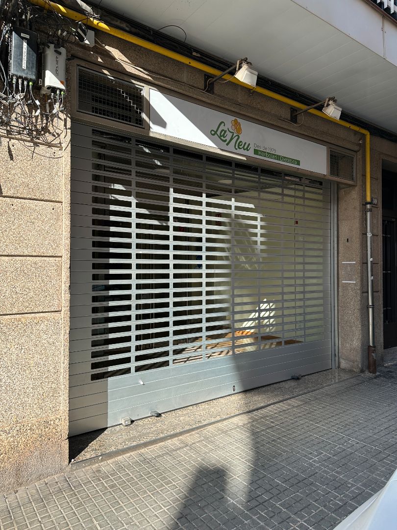 Premises for rent in Esplugues de Llobregat  with Air Conditioner