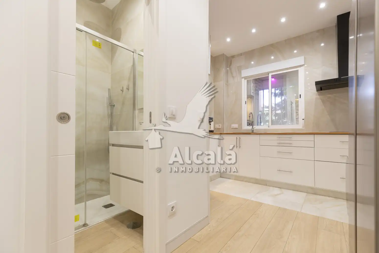 Baño de Piso en venta en Azuqueca de Henares con Aire acondicionado, Jardín privado y Domótica