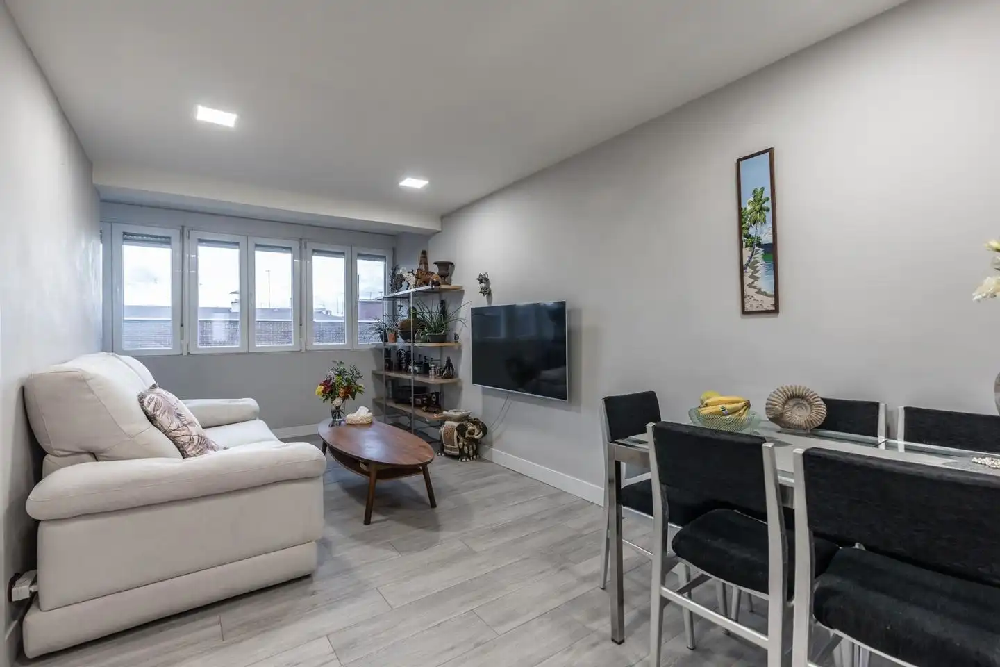 Living room of Flat for rent in Madrid  with Air Conditioner, Terrace and Furnished