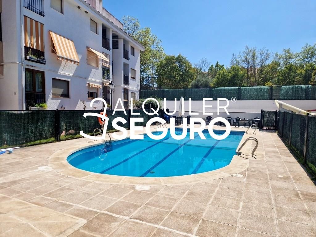 Swimming pool of Flat to rent in Sevilla la Nueva  with Air Conditioner, Heating and Terrace