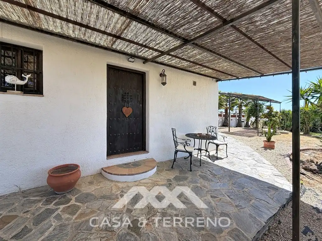 Vista exterior de Casa o xalet en venda en Vélez-Málaga amb Aire condicionat, Jardí privat i Terrassa