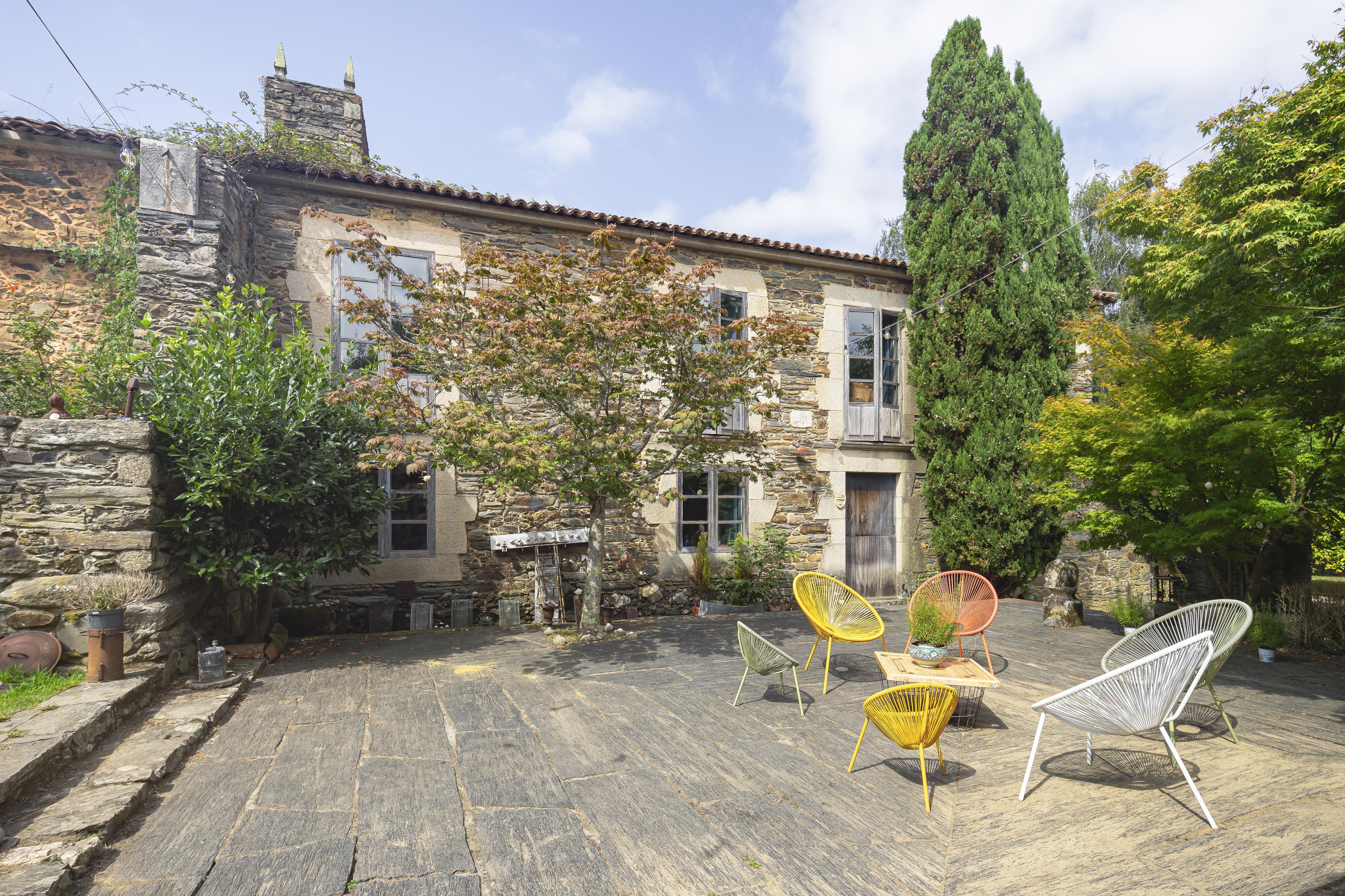 Exterior view of House or chalet for sale in Bergondo  with Air Conditioner, Heating and Private garden