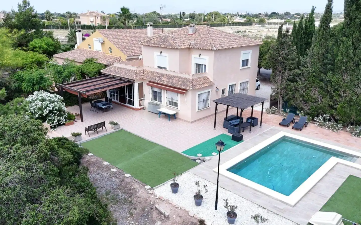 Detached house with terrace for sale in Perleta - Maitino