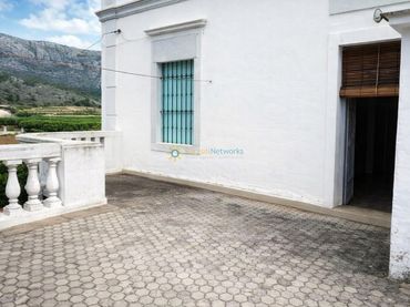 Casa rústica con balcón en venta en Benifairó de la Valldigna