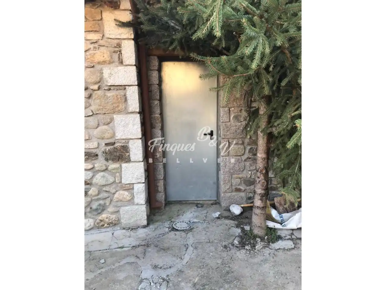 Vista exterior de Casa o xalet de lloguer en Montellà i Martinet amb Calefacció, Terrassa i Moblat