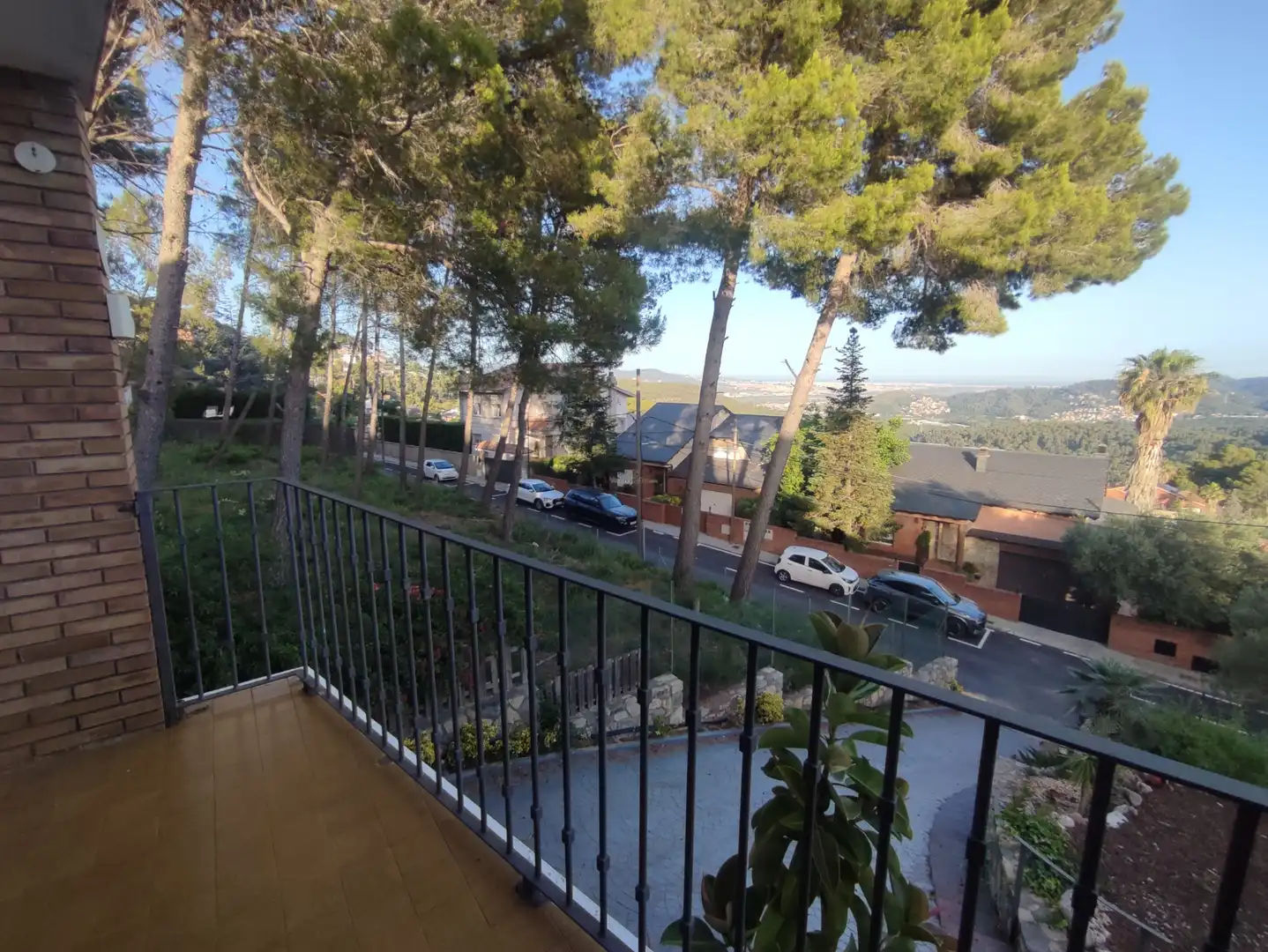 Vista exterior de Casa o xalet en venda en Pallejà amb Aire condicionat, Calefacció i Jardí privat