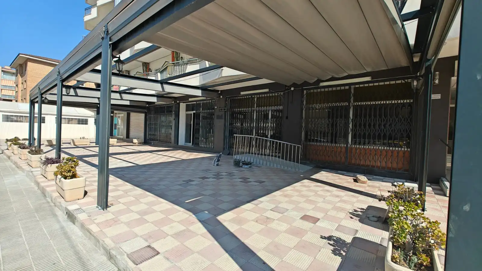 Gewerbefläche zum Verkauf in Carrer de Cubelles 3