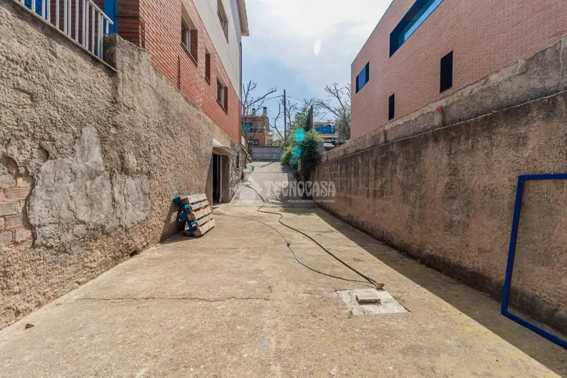 Exterior view of Houses for rent in Sant Cugat del Vallès  with Air Conditioner, Terrace and Balcony