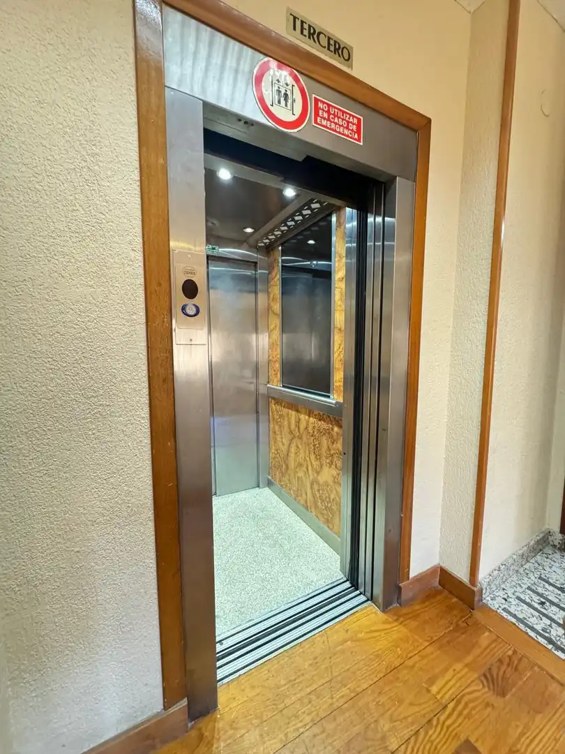 Office for rent in Segovia  with Air Conditioner
