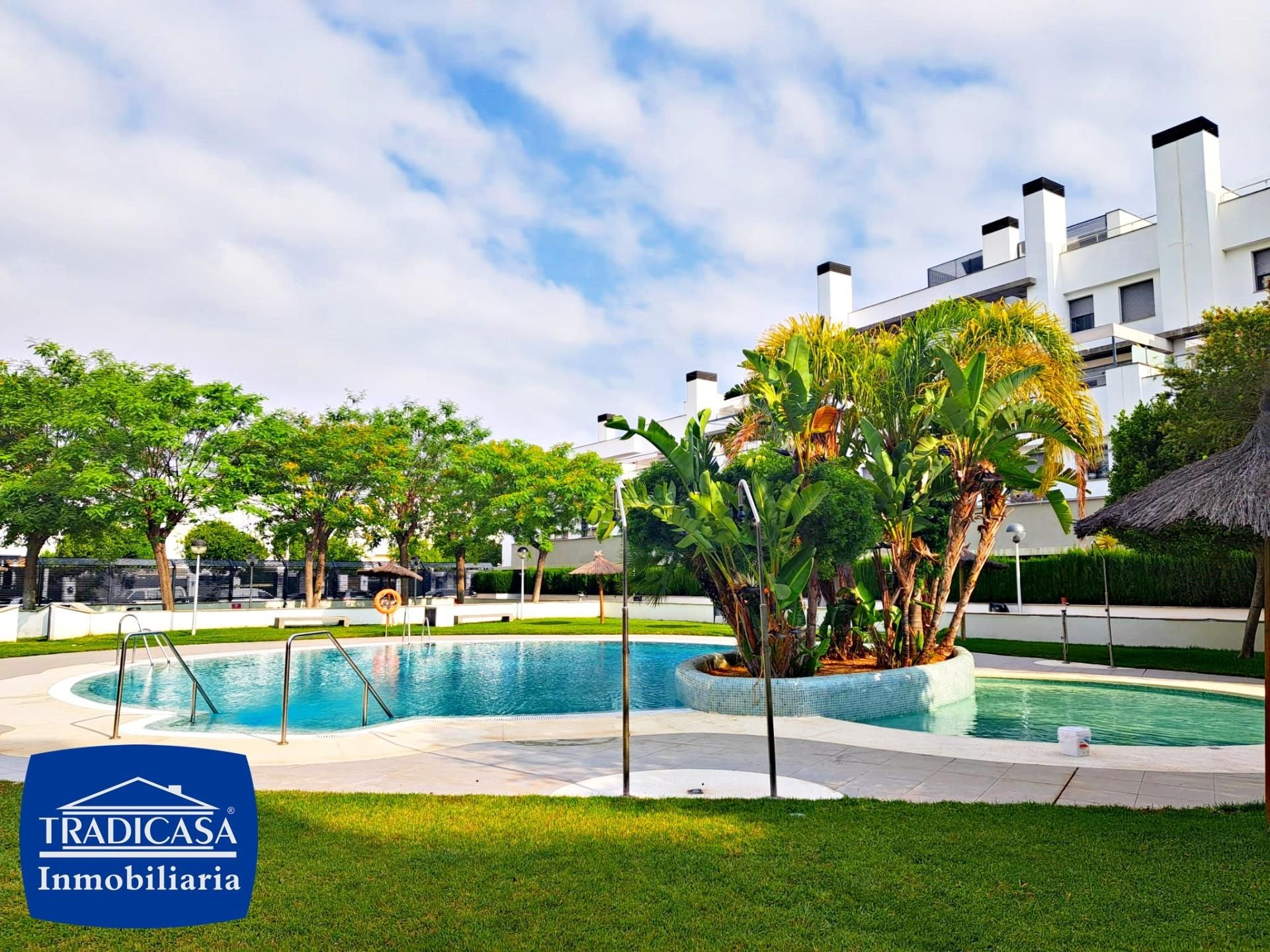 Piscina de Pis en venda en Jerez de la Frontera amb Aire condicionat, Jardí privat i Piscina comunitària