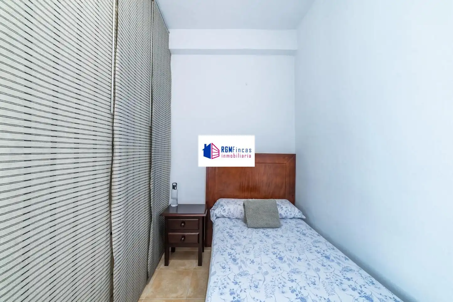 Bedroom of Flat for sale in Sevilla  with Air Conditioner, Furnished and Balcony