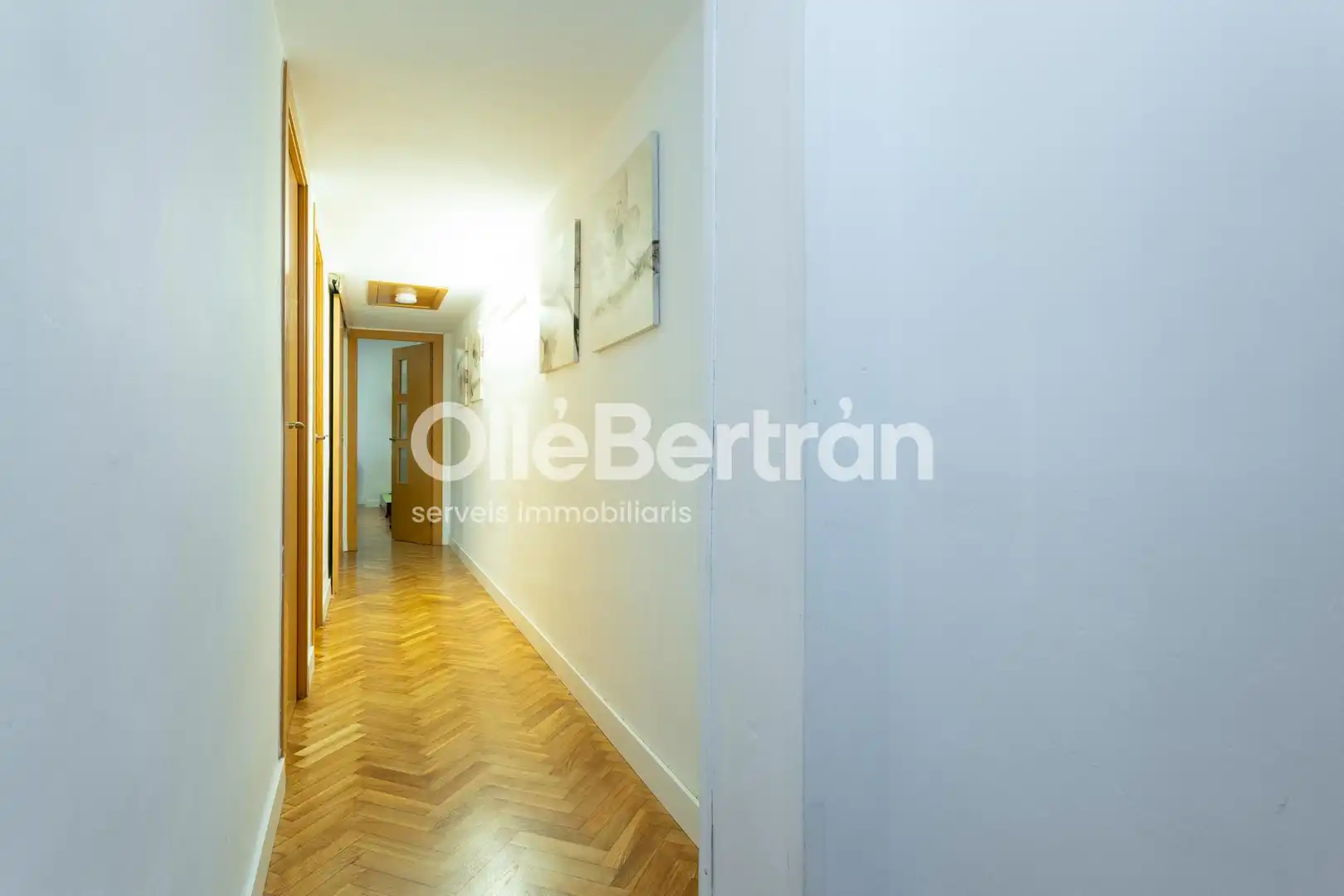 Piso en venta en Barcelona con Calefacción y Balcón