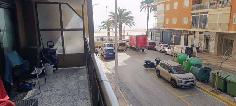 Außenansicht von Wohnungen zum Verkauf in Cullera mit Terrasse und Möbliert