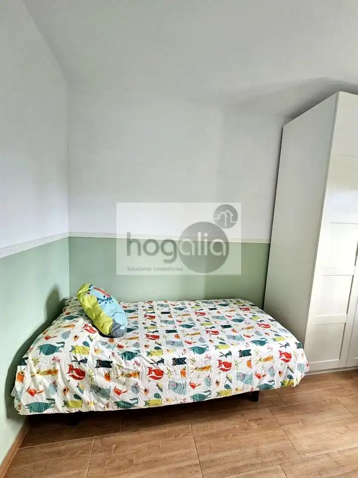 Schlafzimmer von Wohnung zur Miete in Sevilla mit Klimaanlage, Terrasse und Möbliert