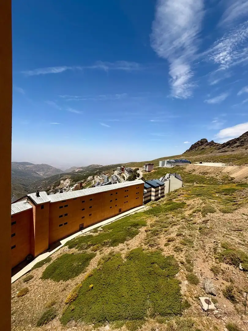 Vista exterior de Àtic en venda en Sierra Nevada amb Calefacció i Moblat