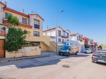 Doppelhaushälfte mit Balkon zum Verkauf in Avenida LUIS JAVIER