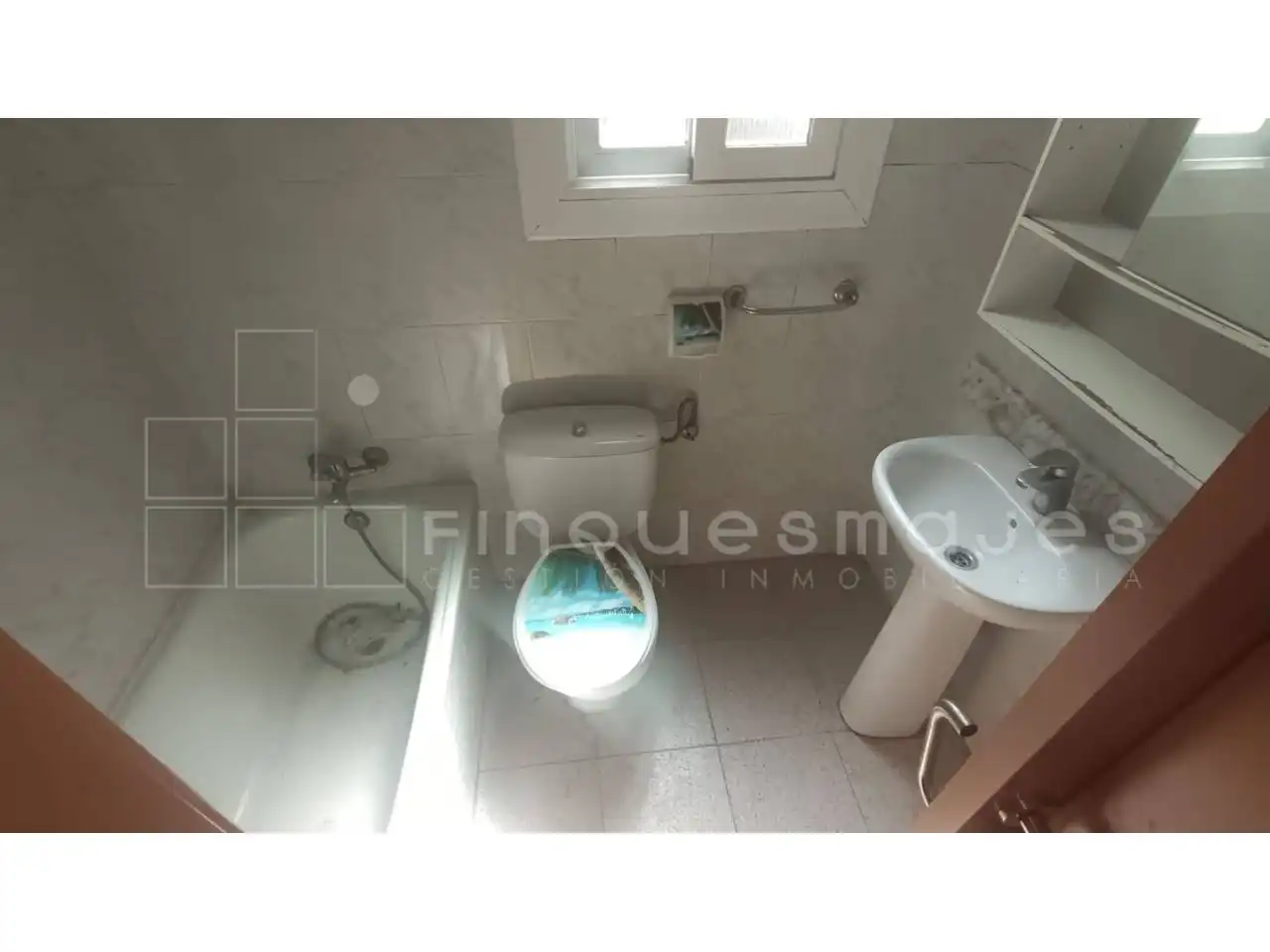 Bathroom of Flat for sale in Terrassa