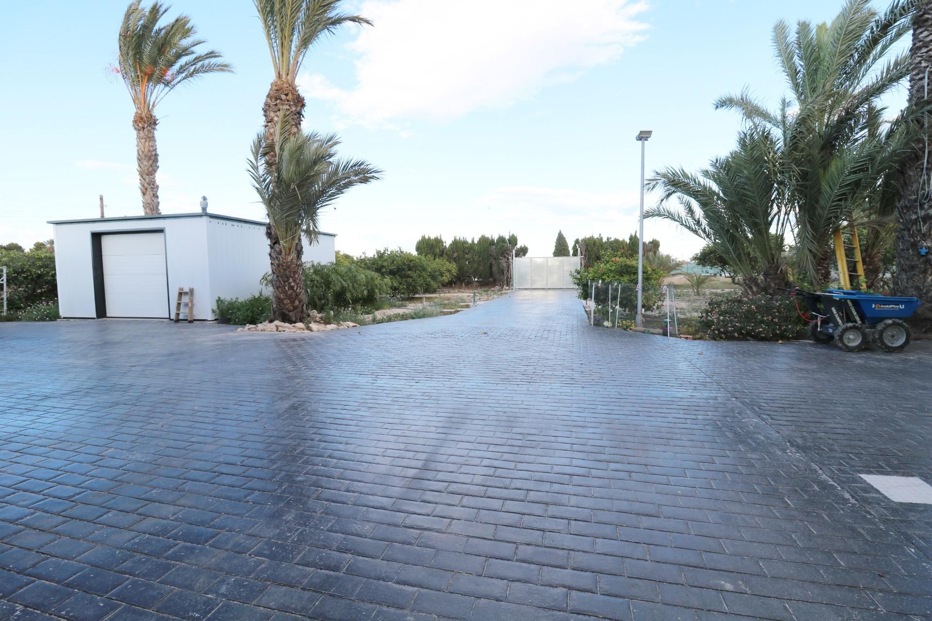 Vista exterior de Casa o xalet en venda en Elche / Elx amb Aire condicionat, Calefacció i Jardí privat
