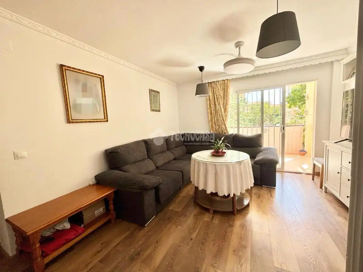 Living room of Flat for sale in Benalmádena  with Air Conditioner, Heating and Parquet flooring