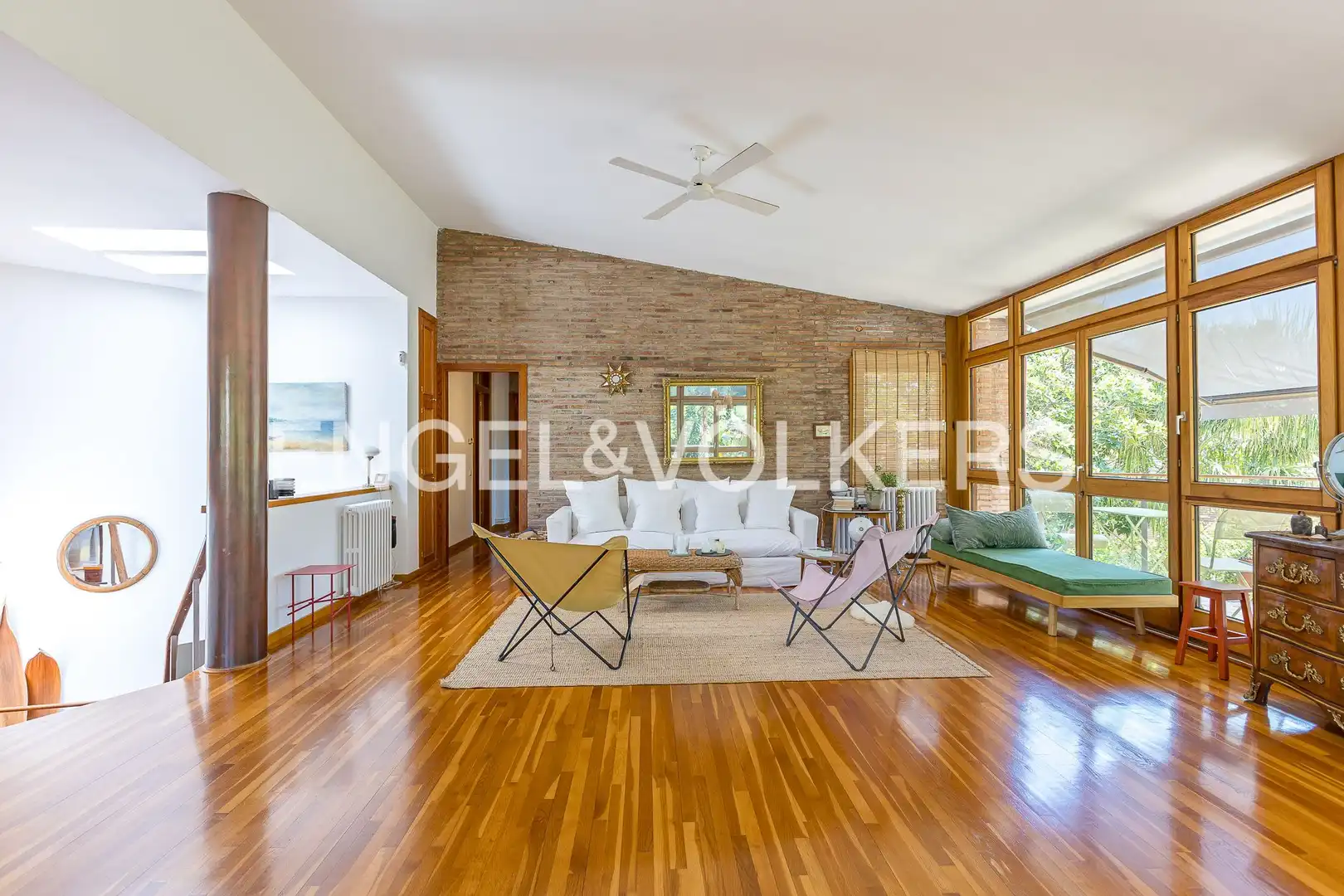 Sala de estar de Finca rústica en venta en Vilanova i la Geltrú con Calefacción, Jardín privado y Terraza