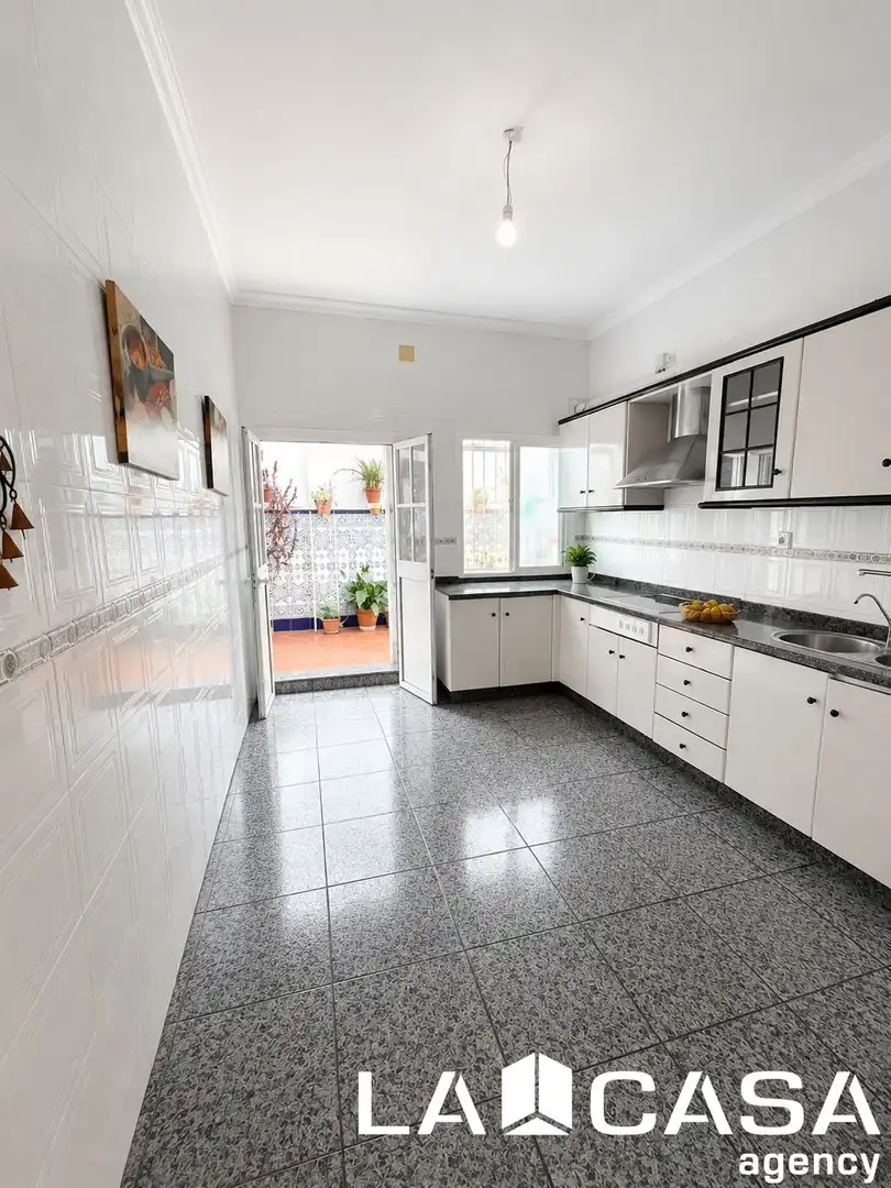 Cocina de Casa o chalet en venta en Dos Hermanas con Aire acondicionado, Calefacción y Terraza