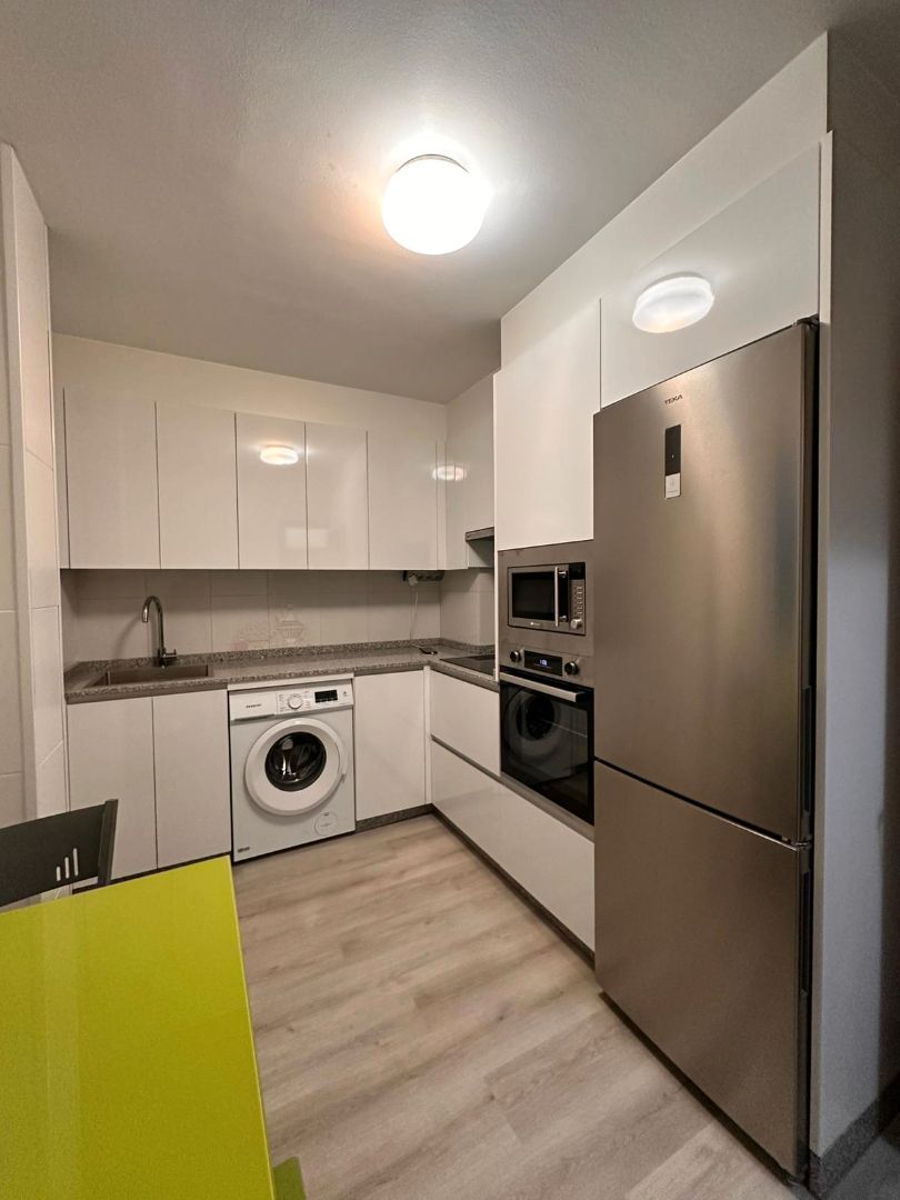 Cuina de Pis de lloguer en Ames amb Calefacció, Traster i Moblat