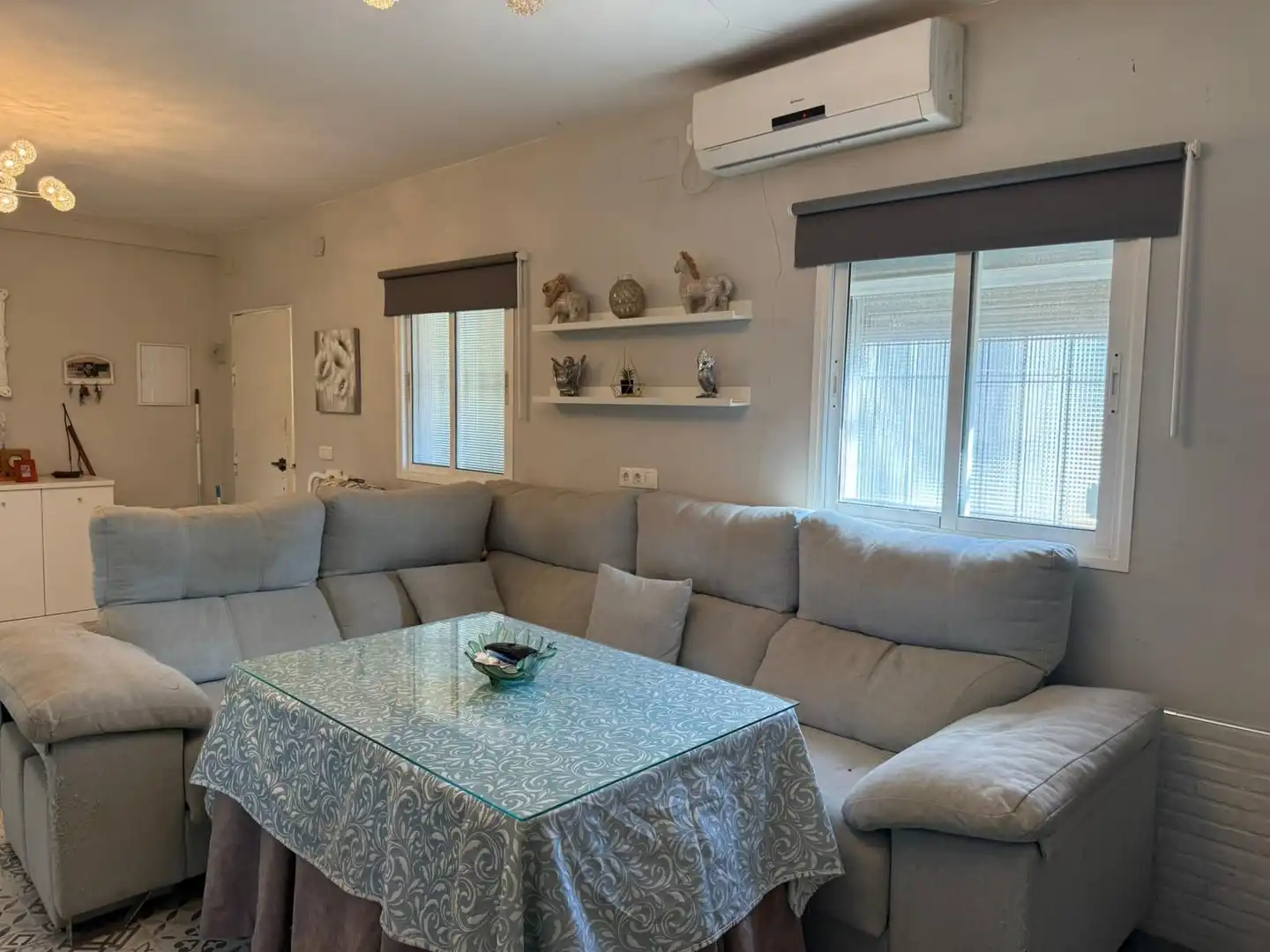 Living room of Houses for sale in Utrera  with Private garden, Terrace and Swimming Pool