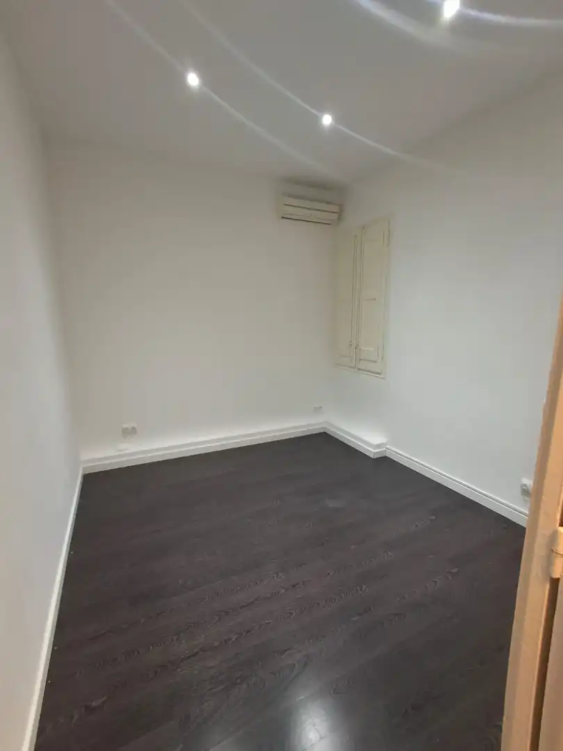 Office for rent in Barcelona  with Air Conditioner