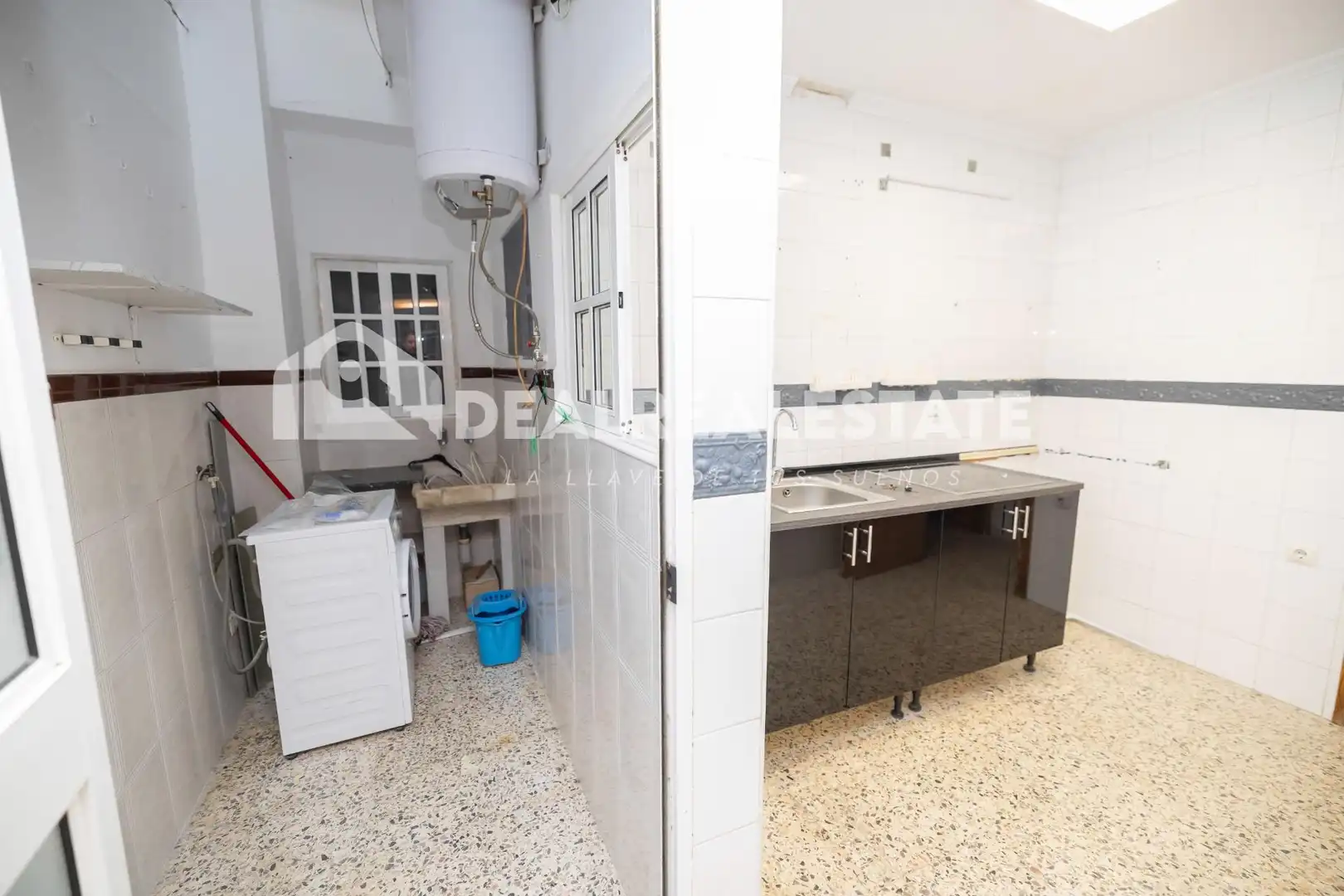 Cuina de Pis en venda en La Rinconada amb Aire condicionat, Terrassa i Balcó
