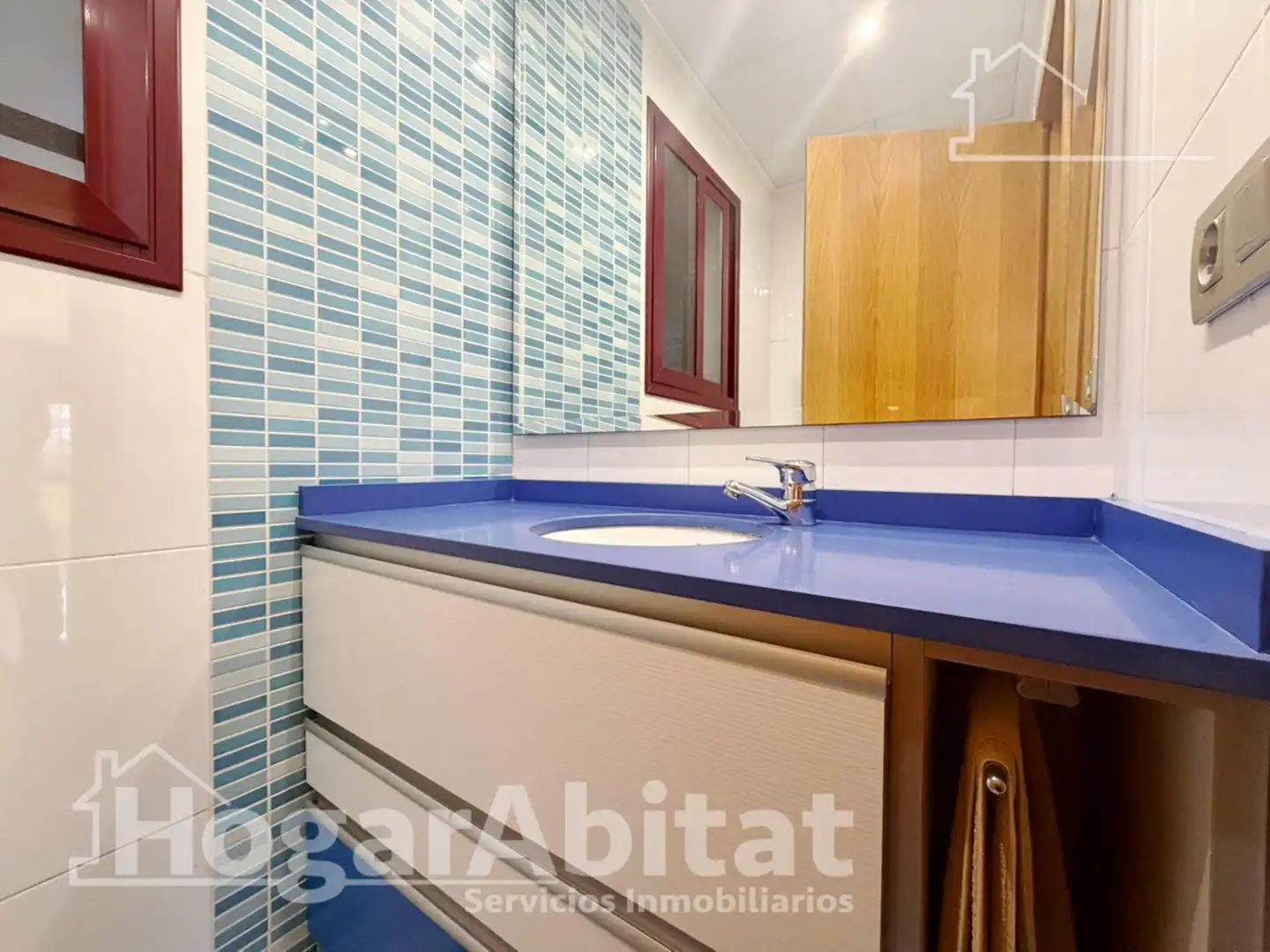 Bany de Casa adosada en venda en Sagunto / Sagunt amb Aire condicionat, Jardí privat i Terrassa