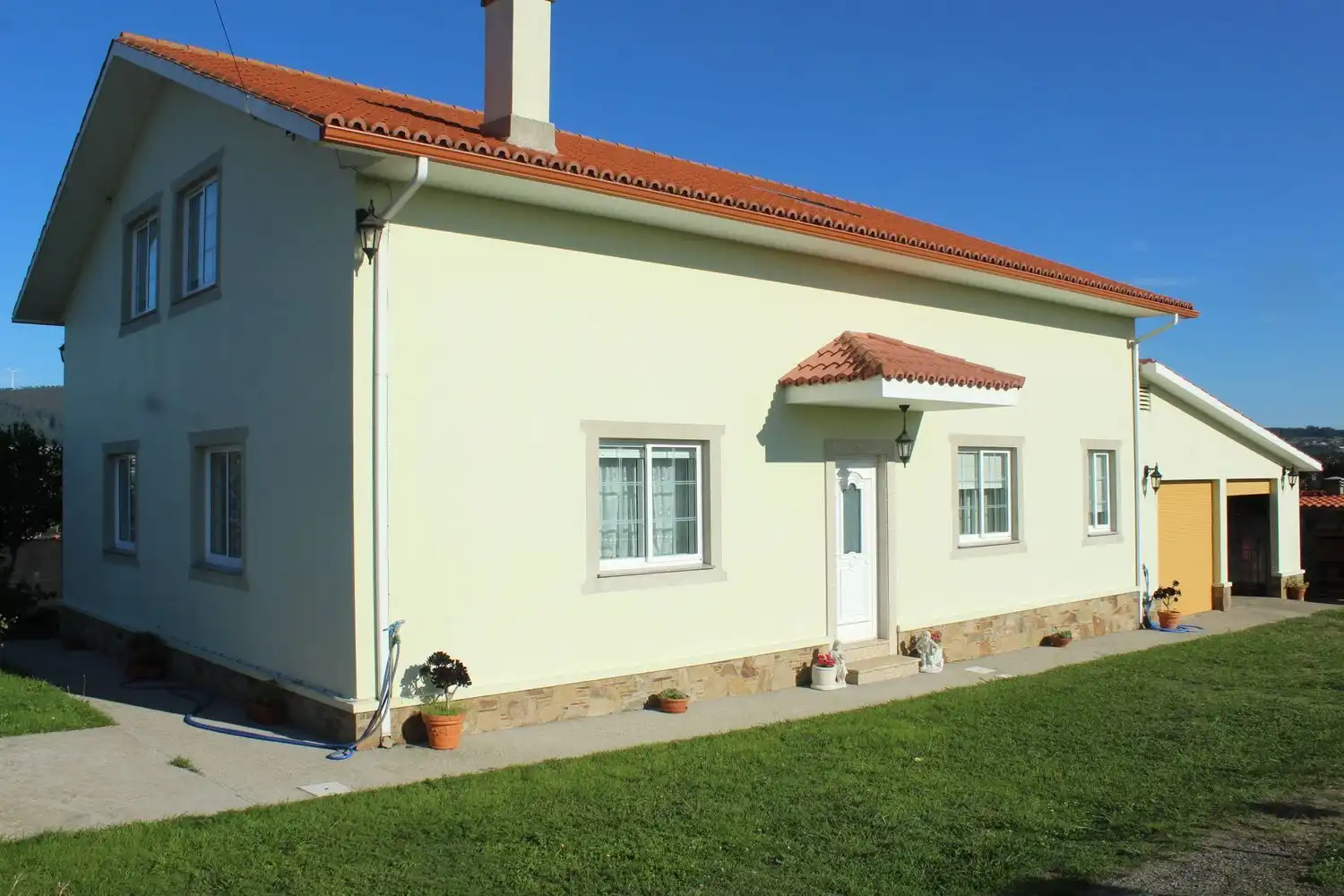 Vista exterior de Casa o xalet en venda en Valdoviño amb Jardí privat i Traster