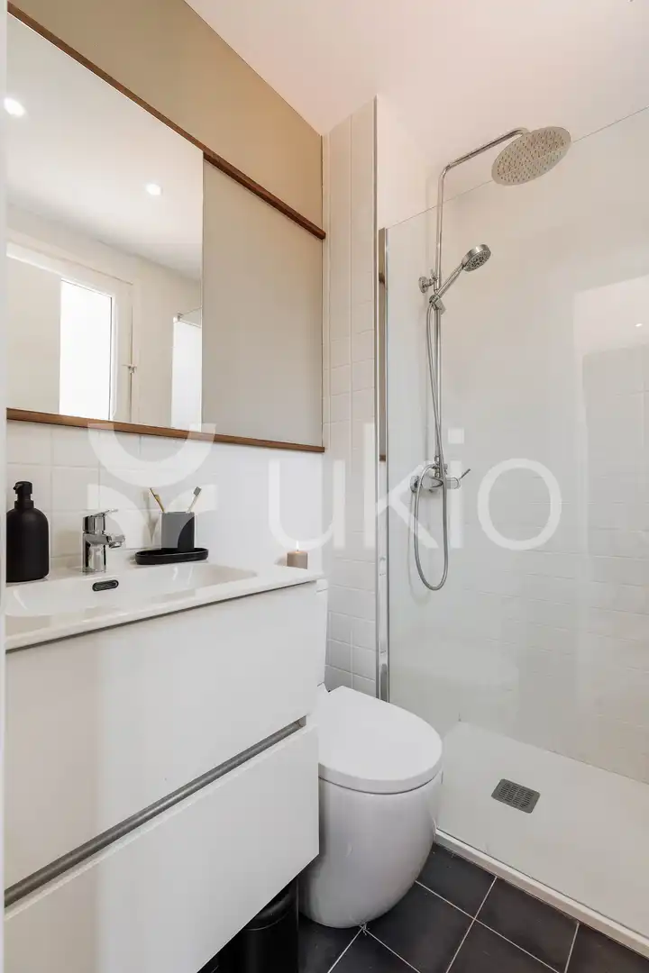 Bathroom of Apartments for rent in Barcelona  with Air Conditioner, Heating and Furnished
