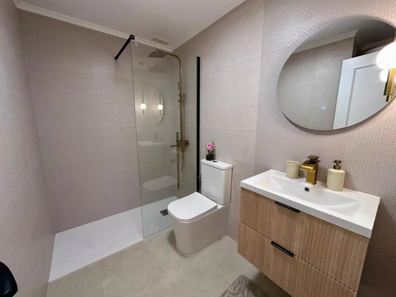 Baño de Piso en venta en Torrevieja con Aire acondicionado, Calefacción y Terraza